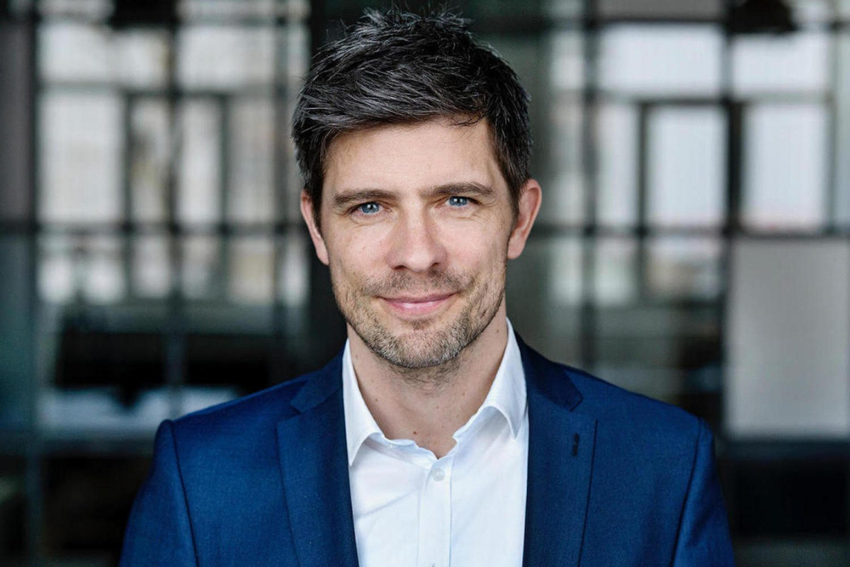 Tobias Hoff 1200X